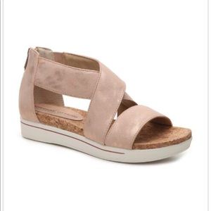 Adrienne Vittadini Claud Flatform Sandal